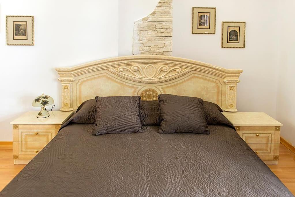 Traditional Vintage House Plaka, Center