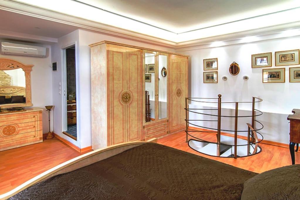 Villa Traditional Vintage House Plaka, Center